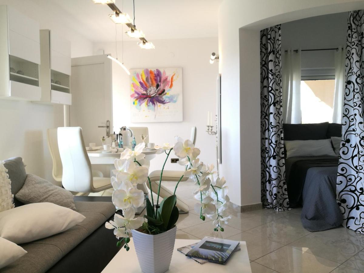 Villa Meli - Apartments Mit Meerblick Medolino Esterno foto