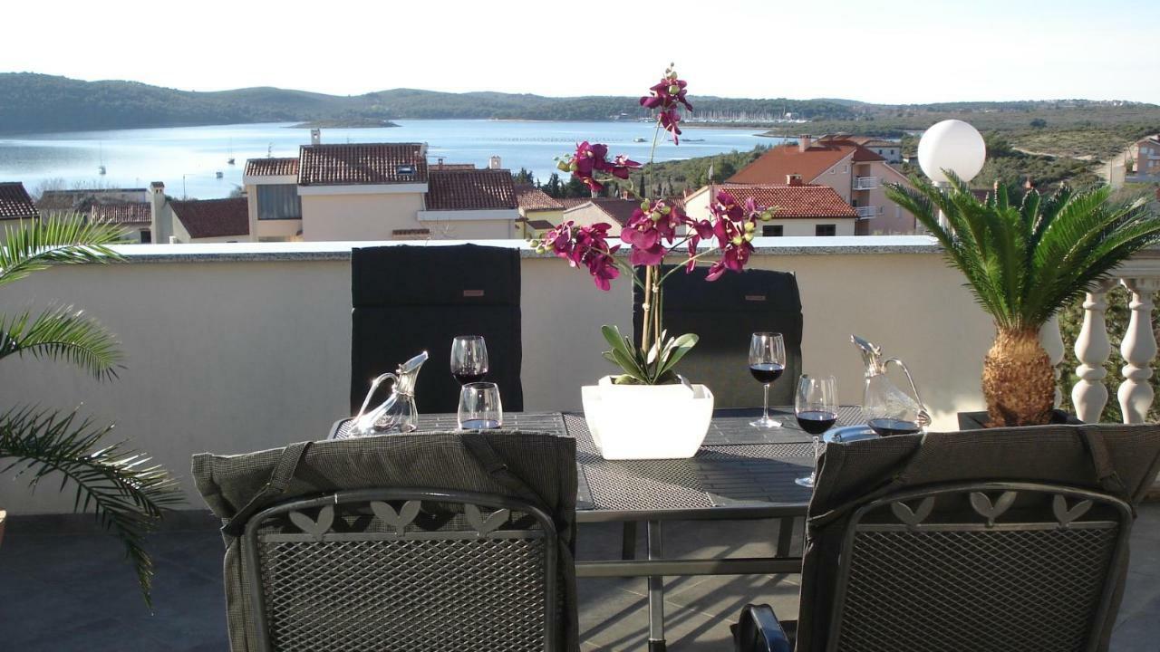 Villa Meli - Apartments Mit Meerblick Medolino Esterno foto